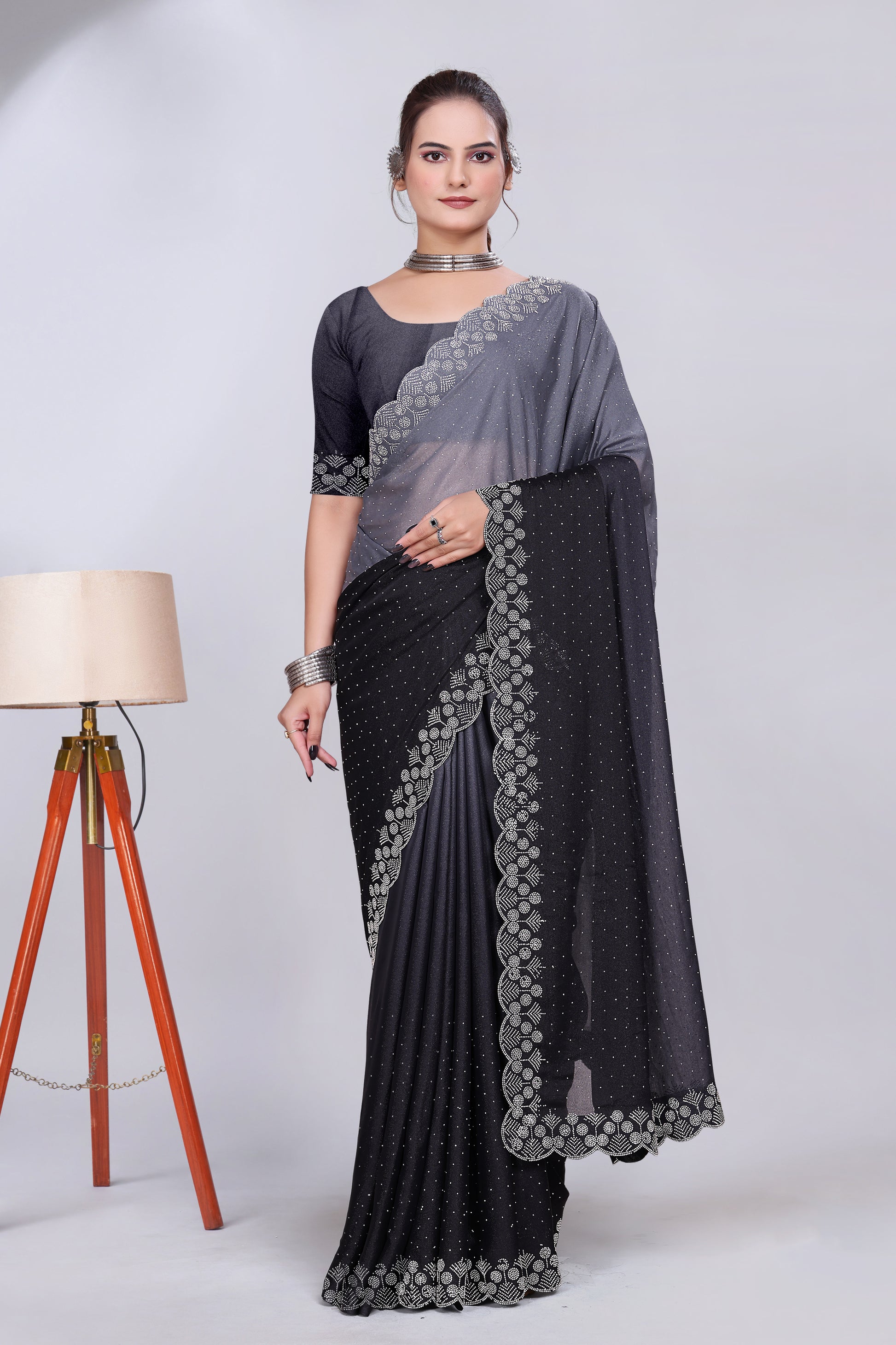 New Peding heavy georgette saree with boutiful work with blouse