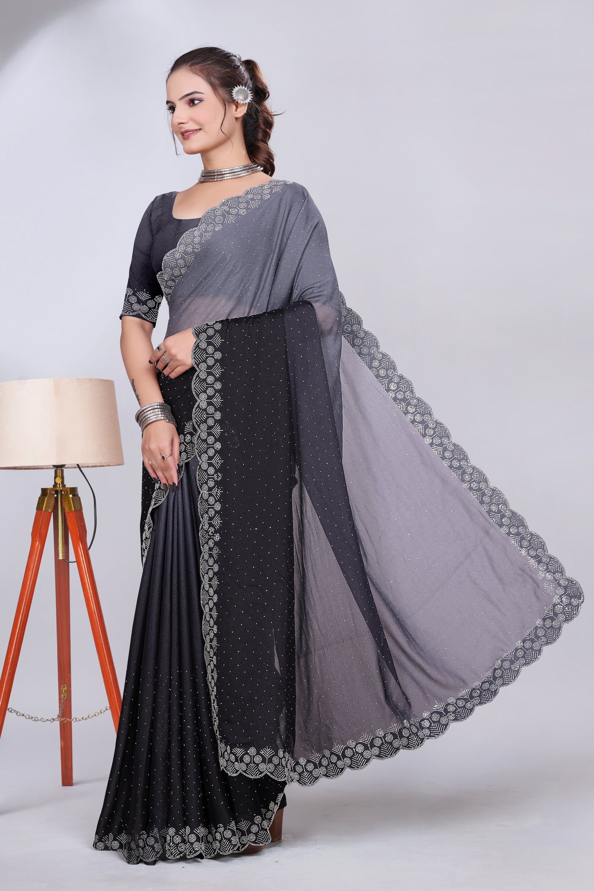 New Peding heavy georgette saree with boutiful work with blouse