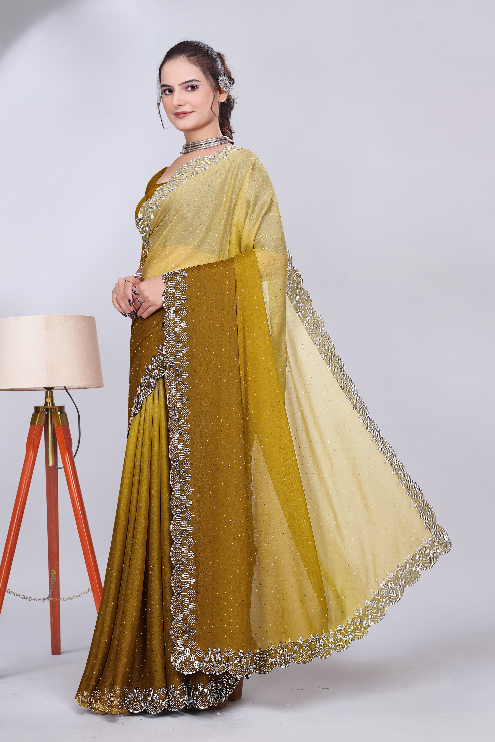 New Peding heavy georgette saree with boutiful work with blouse