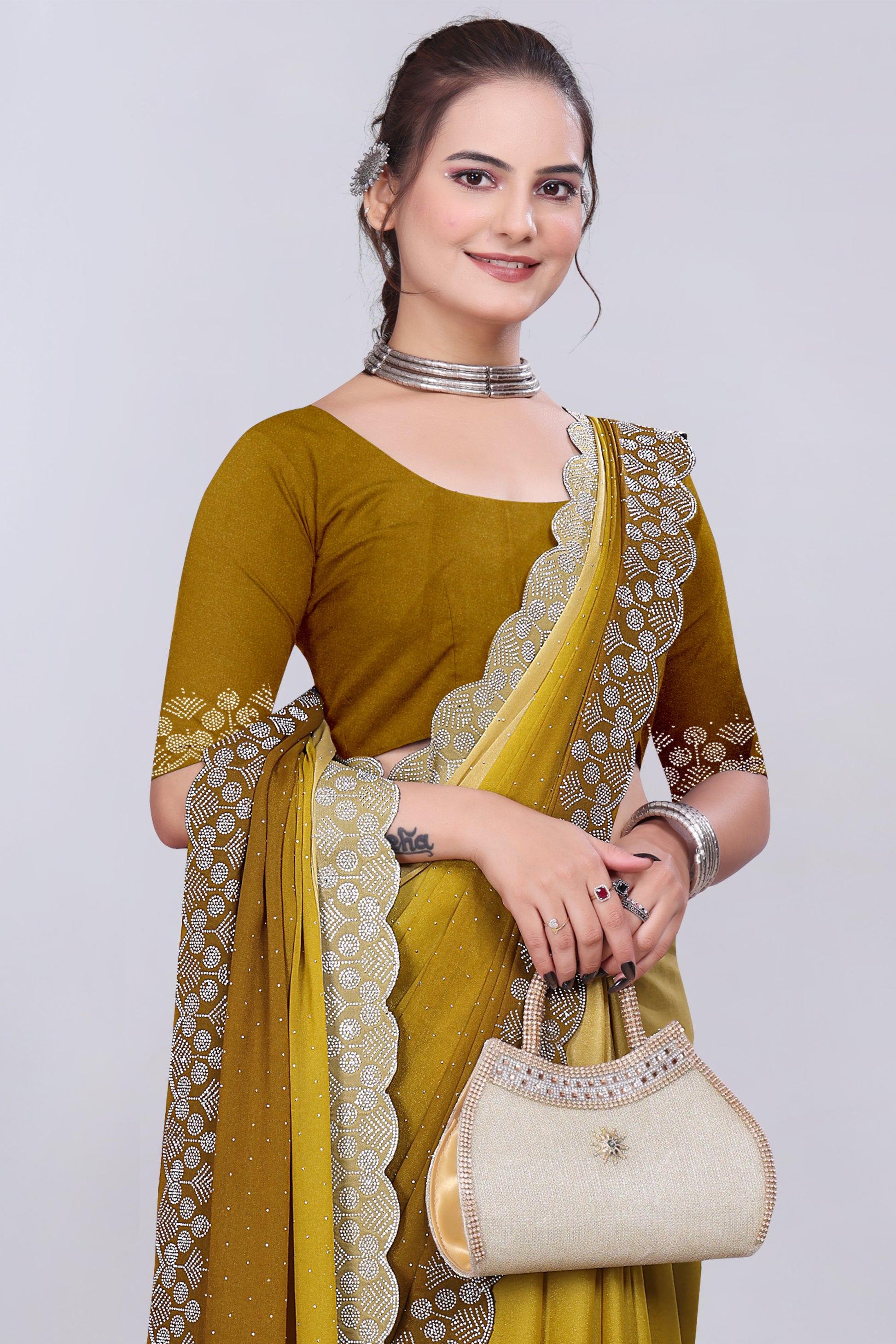 New Peding heavy georgette saree with boutiful work with blouse