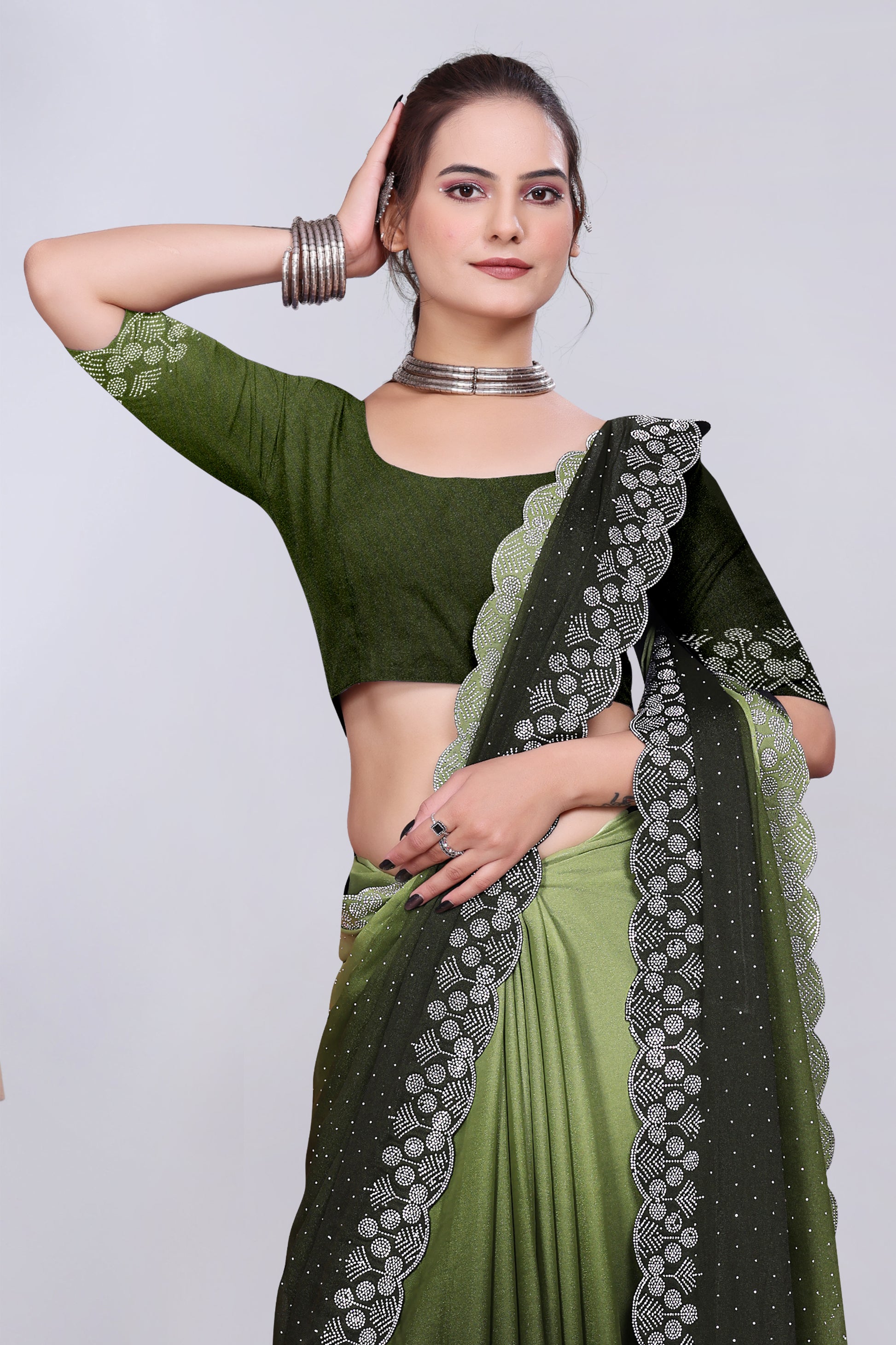 New Peding heavy georgette saree with boutiful work with blouse