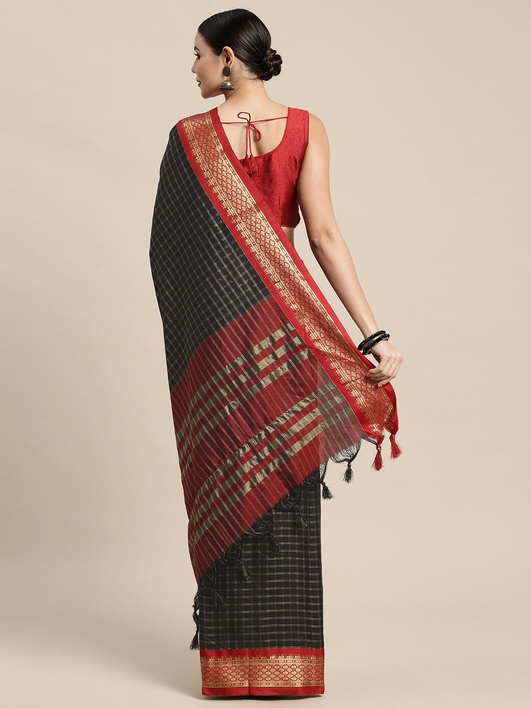 Checks Saree with Blouse Piece