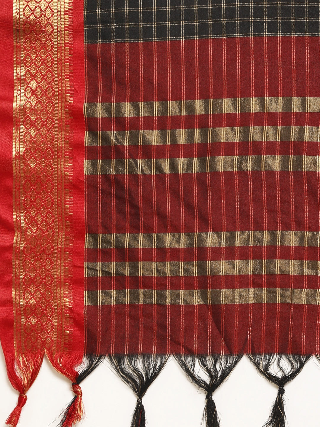 Checks Saree with Blouse Piece
